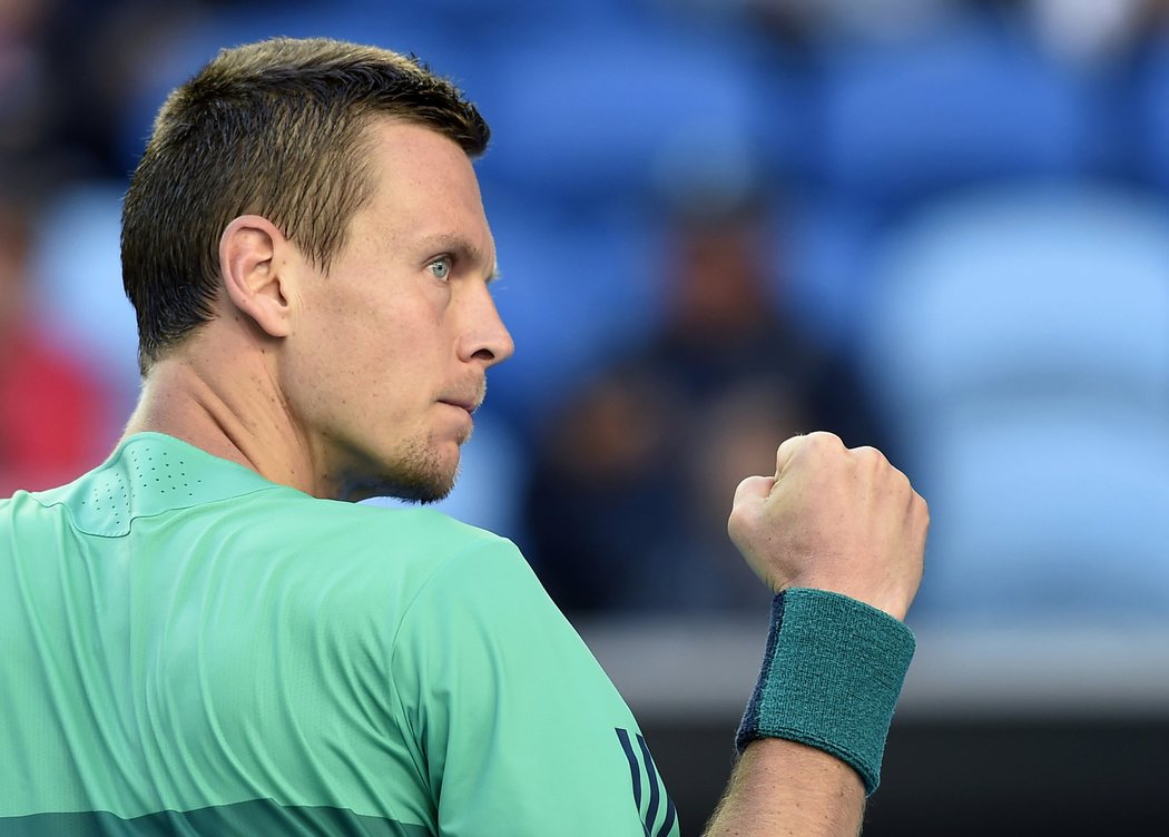 Tomáš Berdych se povzbuzuje po vyhraném míčku