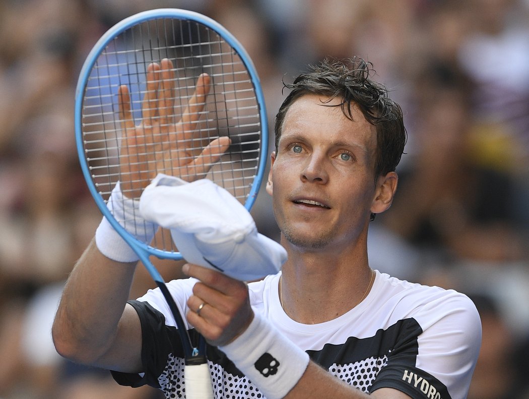 Tomáš Berdych na úvod Australian Open vyřadil hladce 3:0 na sety turnajovou třináctku Kylea Edmunda.