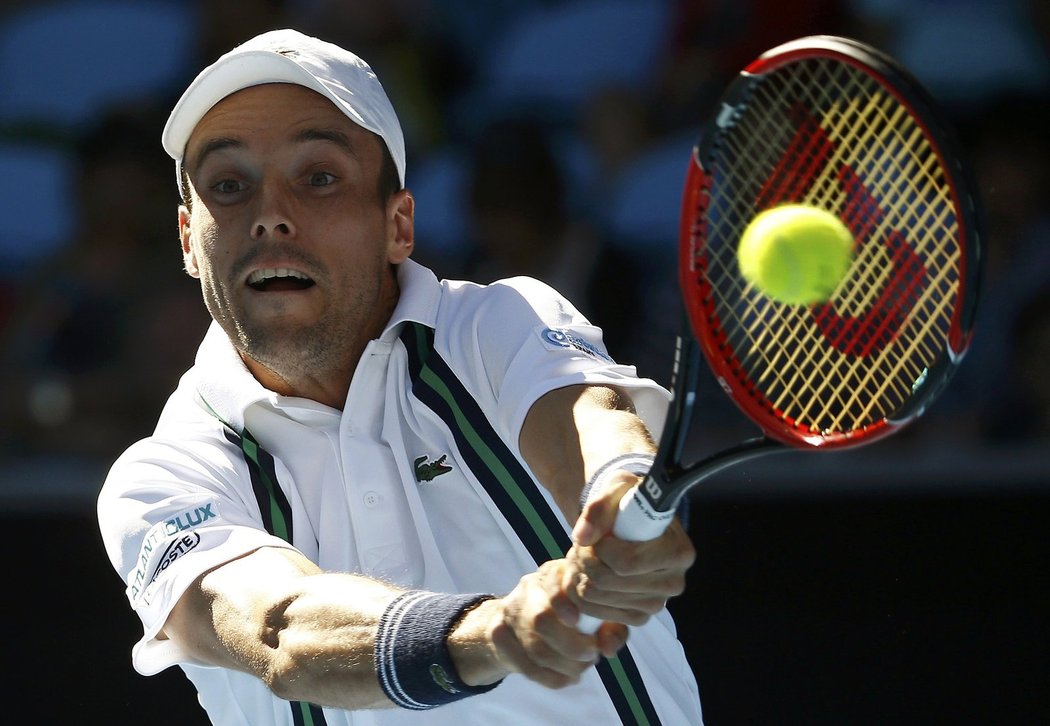 Roberto Bautista-Agut nasazenou šestku Tomáše Berdycha v prvním setu zaskočil a vyhrál jej 6:4