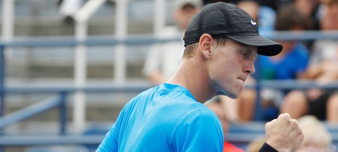 Tomáš Berdych se raduje po postupu do druhého kola