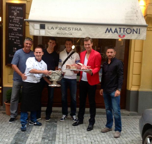 Ćeští tenisté si přípravu na semifinále Davis Cupu s Argentinou zpestřili i návštěvou oblíbené italské restaurace Ćeští tenisté si přípravu na semifinále Davis Cupu s Argentinou zpestřili i návštěvou oblíbené italské restaurace