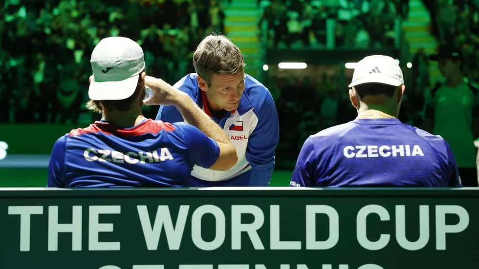 Český kapitán Tomáš Berdych během čtyřhry