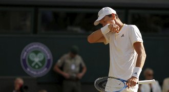 Berdych si finále Wimbledonu nezahraje. S Federerem dřel, ale padl