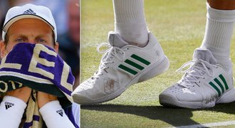 Boty s Djokovičem nepomohly. Před Berdychem smekl Federer i Korda