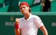 Tomáš Berdych po jednom z vítězných míčků v zápase na turnaji v Monte Carlu proti Japonsi Nišikorimu