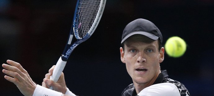 Tomáš Berdych v Paříži porazil domácího Mannarina 2:1 na sety a přiblížil se postupu na Turnaj mistrů