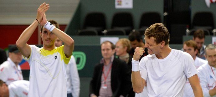 Tomáš Berdych a Lukáš Rosol vyhráli nekonečnou čtyřhru po více než sedmi hodinách boje