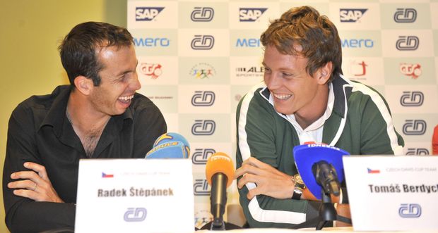 Berdych se Štěpánkem měli na tiskové konferenci dobrou náladu. Berdych se Štěpánkem měli na tiskové konferenci dobrou náladu.