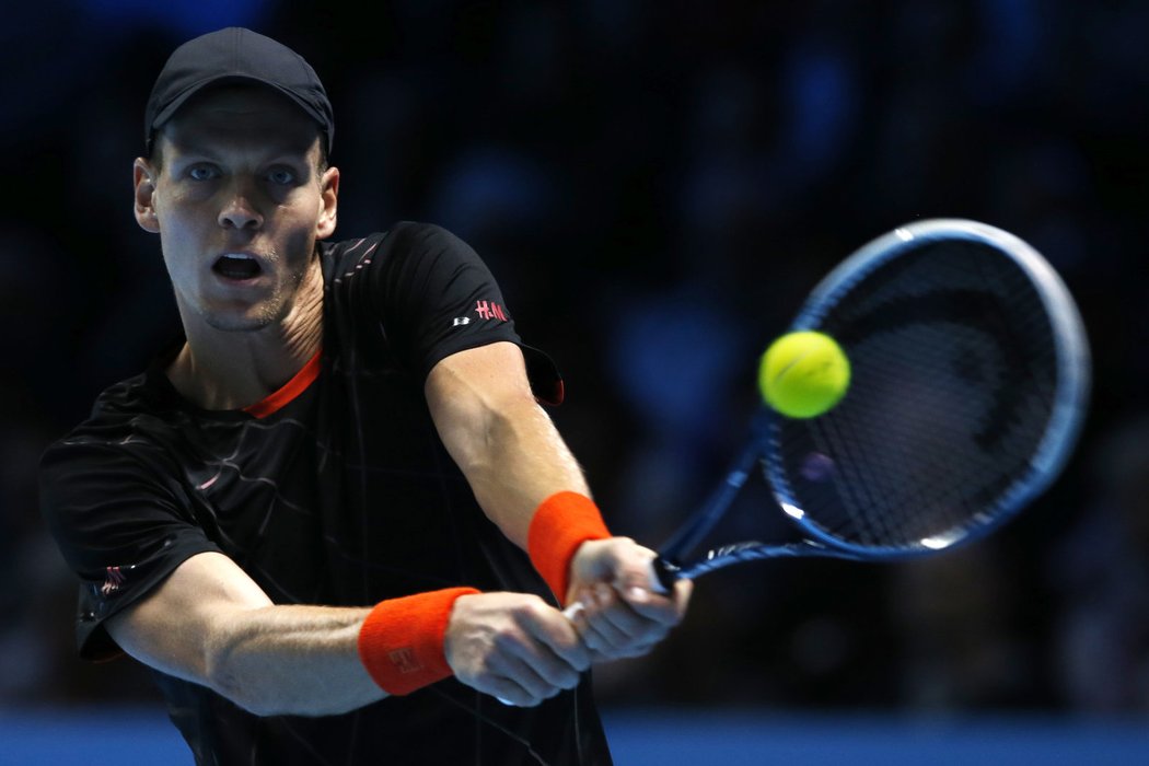 Tomáš Berdych v utkání Turnaje mistrů se Stanislasem Wawrinkou