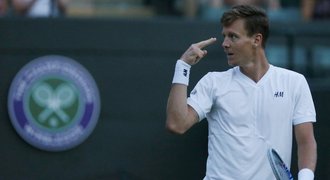 Berdych po boji postupuje, dál jde i Veselý. Štěpánek končí