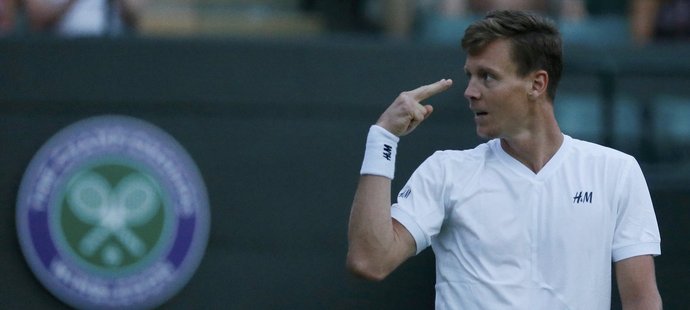 Tomáš Berdych slaví postup do druhého kola Wimbledonu