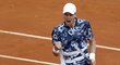 Tomáš Berdych zdolal na grandslamovém French Open Kazacha Aleksandra Nědovjesova 6:7, 6:4, 7:5, 6:3 a zahraje si 3. kolo.