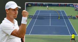 Dělá si legraci?! Berdych na soupeře podával spodem, eso mu neprošlo