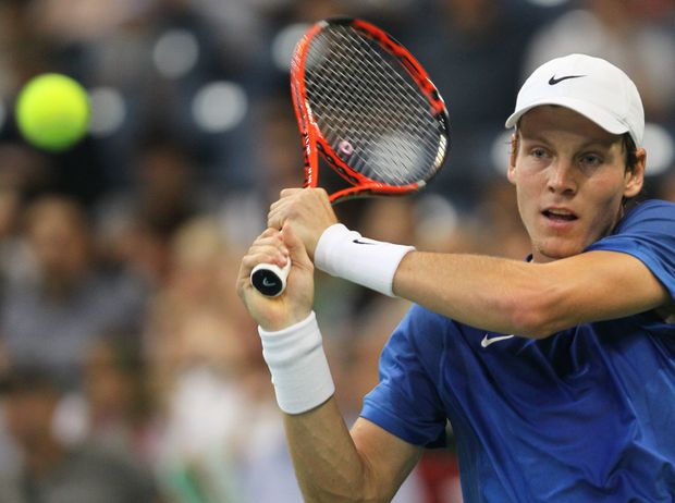 Tomáš Berdych bojuje s Tipsarevičem Tomáš Berdych bojuje s Tipsarevičem