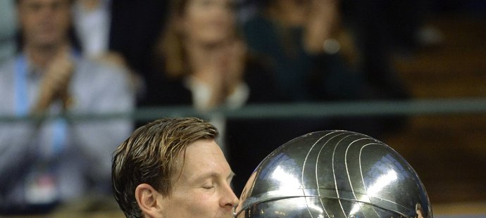 Tomáš Berdych s vítěznou trofejí.