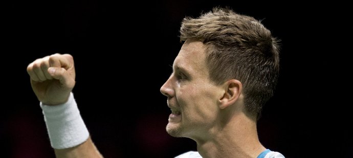 Berdych úspěšně  kráčí za obhajobou titulu v Rotterdamu