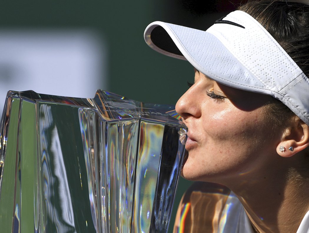 Kanaďanka Andreescuová se svojí první trofejí na elitní mokruhu WTA