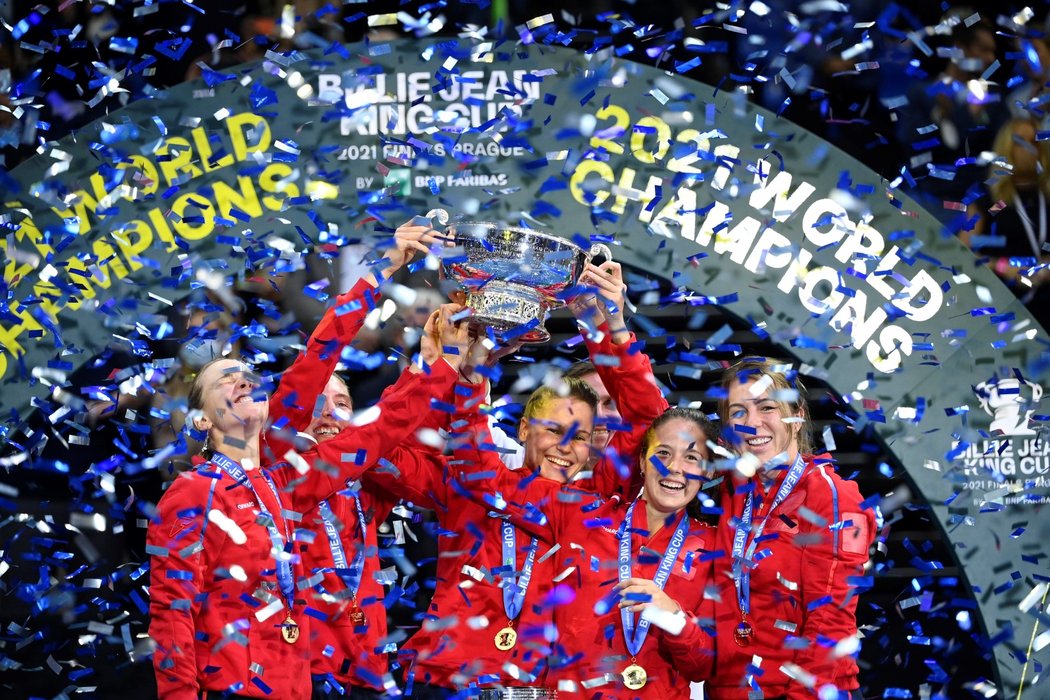 Rozjásané ruské tenistky po triumfu ve finále Billie Jean King Cupu