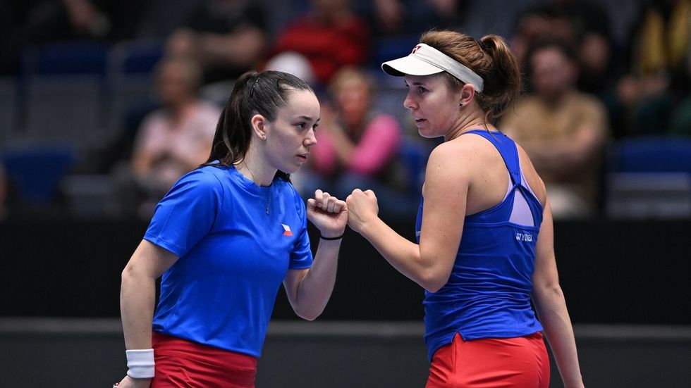 České tenistky Linda Nosková a Tereza Valentová v kvalifikaci na B. J. K. Cupu