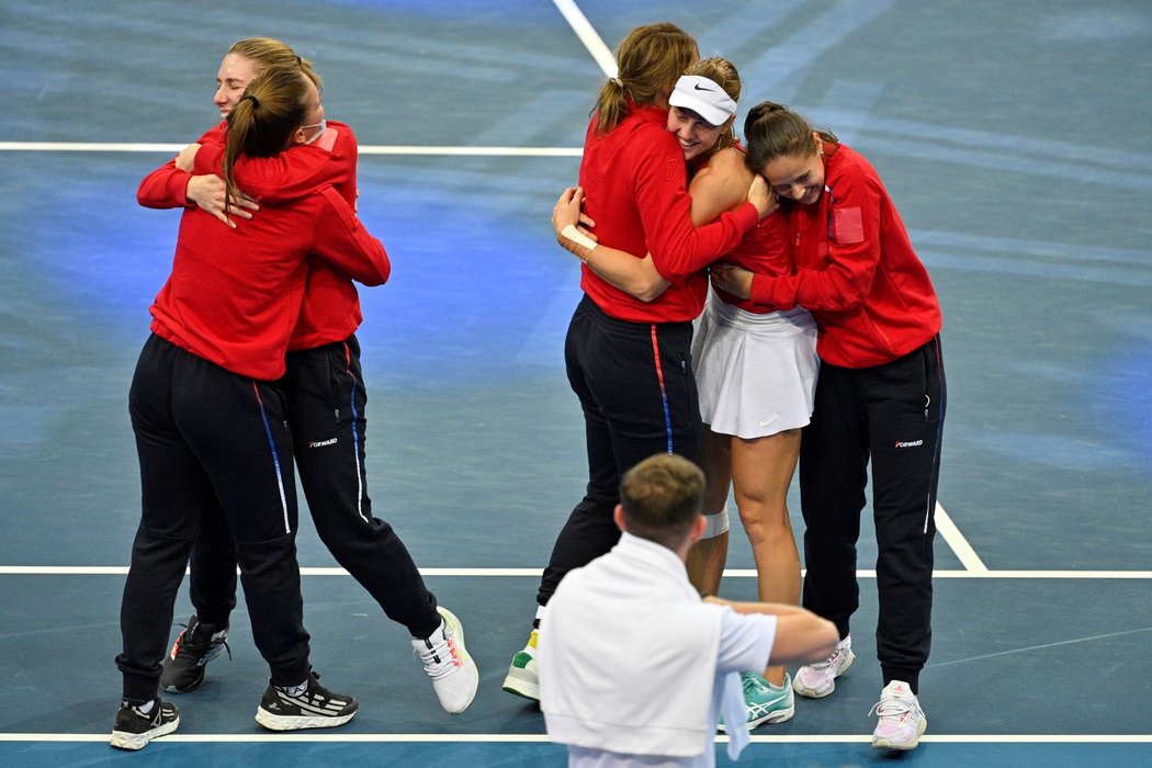 Ruské tenistky se radují z triumfu v Billie Jean King Cupu