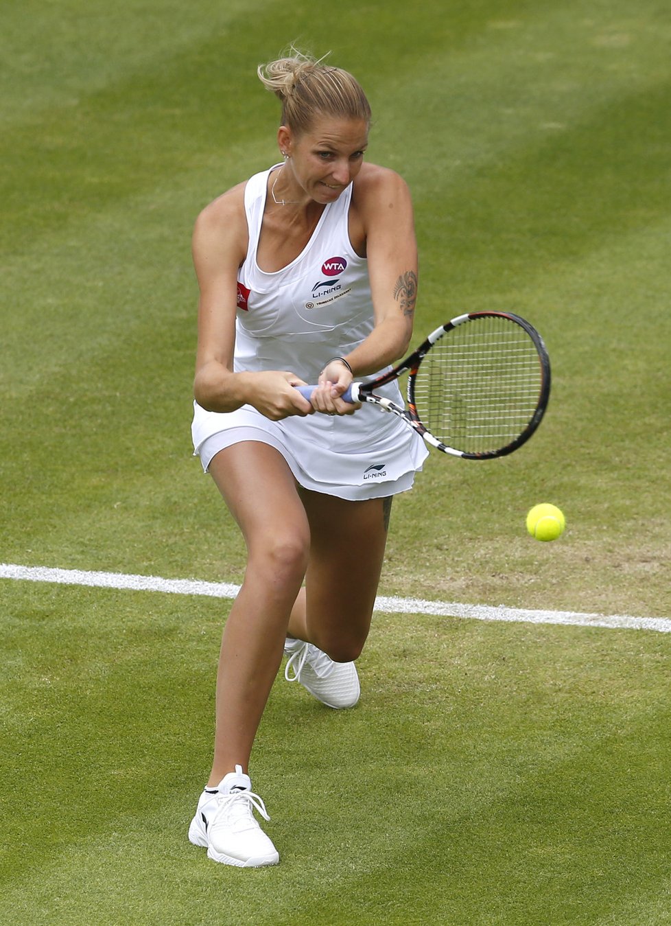 Karolína Plíšková v semifinále turnaje v Birminghamu proti Kristině Mladenovicové