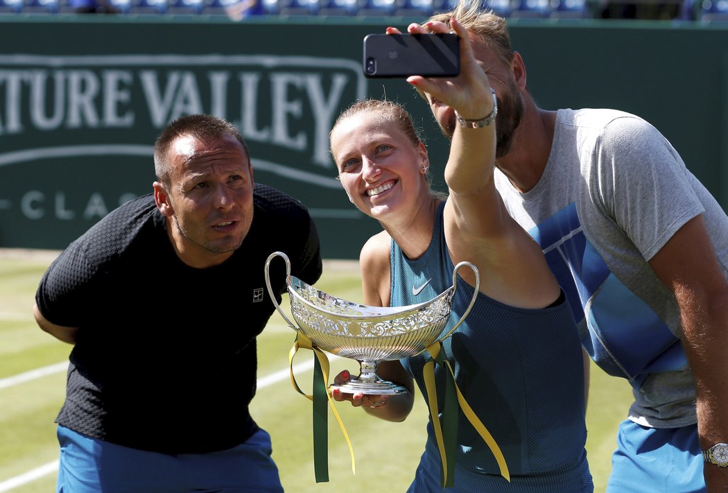 Petra Kvitová a její vítězné selfie s trenéry v Birminghamu