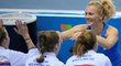 Kateřina Siniaková slaví s českým týmem postup do semifinále BJK Cupu