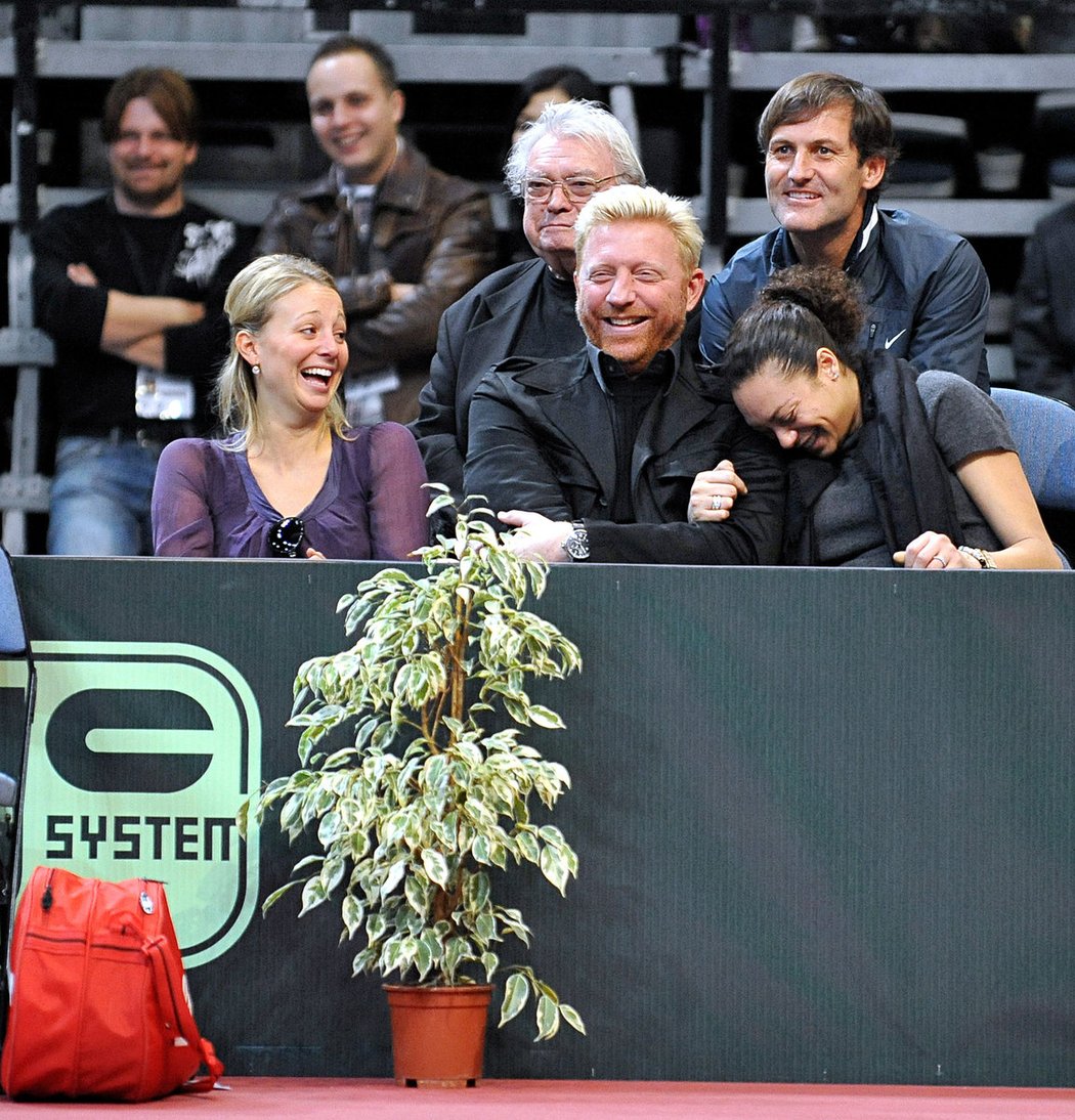 Boris Becker s manželkou Lilly na tenisové exhibici v Praze