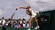 Marie Bouzková na Wimbledonu postupuje