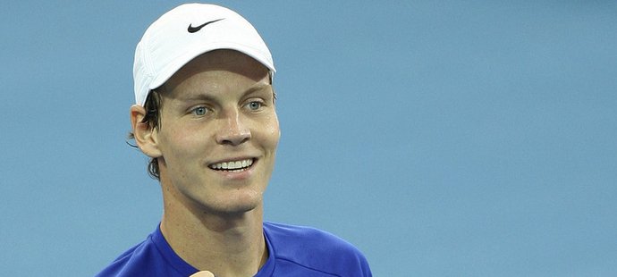 Tomáš Berdych se raduje z výhry.