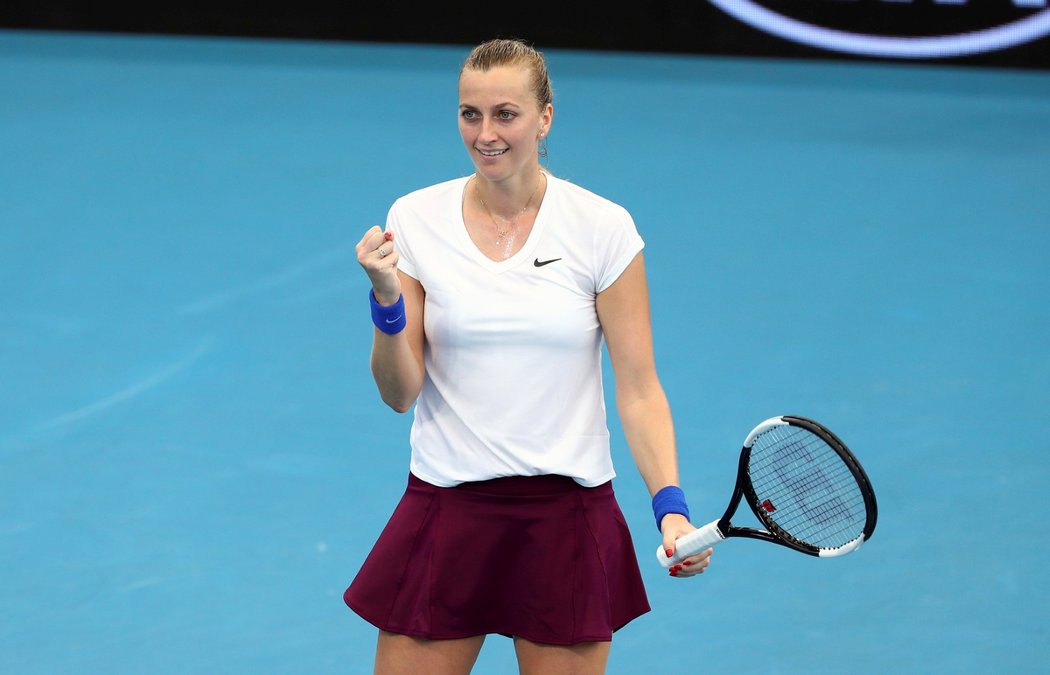 Tenistka Petra Kvitová porazila na turnaji v Brisbane Jennifer Bradyovou 6:4, 6:2 a v semifinále se střetne s další Američankou Madison Keysovou.