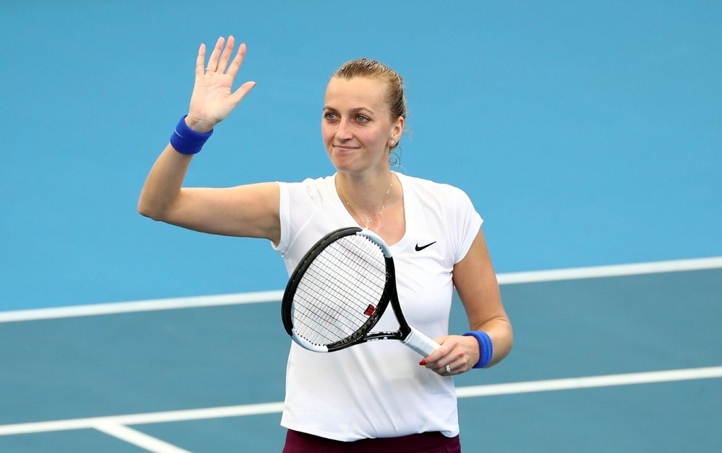 Tenistka Petra Kvitová porazila na turnaji v Brisbane Jennifer Bradyovou 6:4, 6:2 a v semifinále se střetne s další Američankou Madison Keysovou.