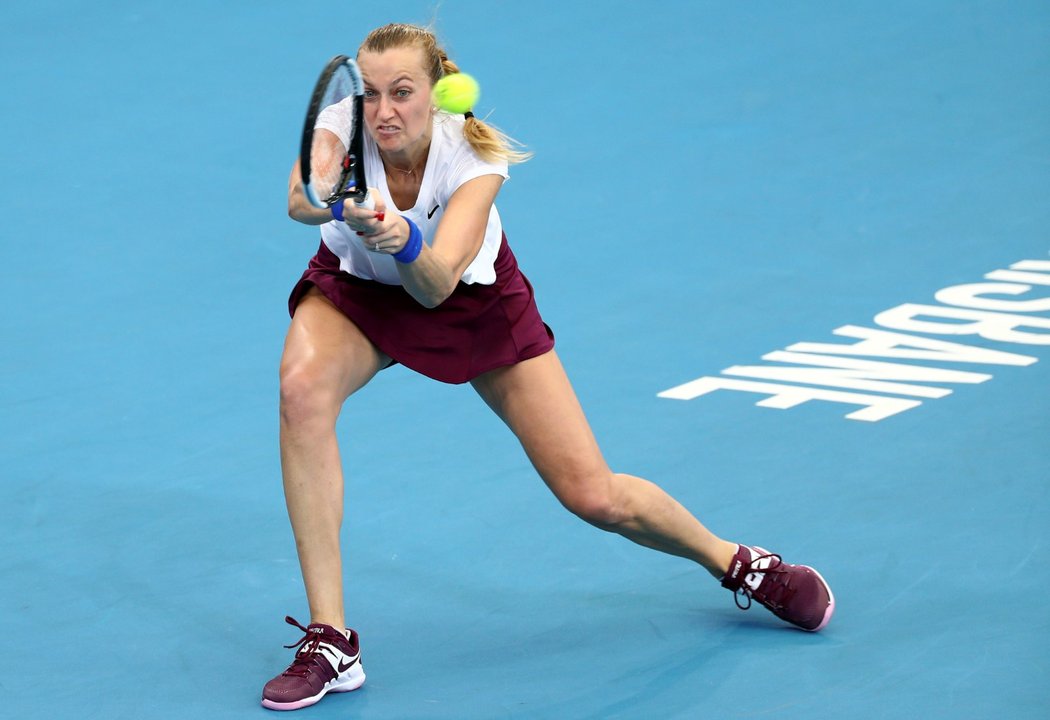 Tenistka Petra Kvitová porazila na turnaji v Brisbane Jennifer Bradyovou 6:4, 6:2 a v semifinále se střetne s další Američankou Madison Keysovou.