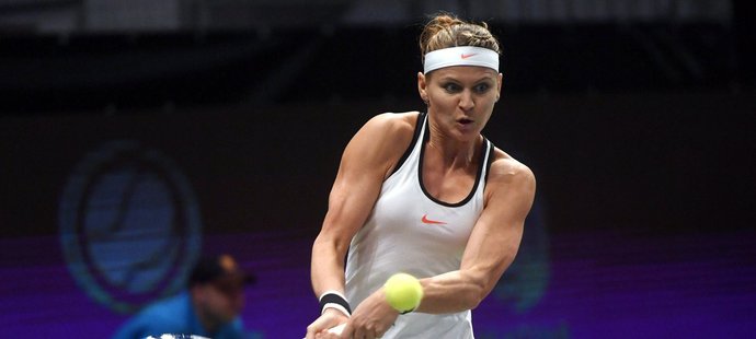 Tenistka Lucie Šafářová porazila 25. února v semifinále v Budapešti Němku Carinu Witthöftovou 6:4, 6:3 a poprvé od loňského titulu v Praze si zahraje finále