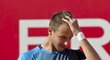 Slzy pro tátu. Lukiáš Rosol se po vítězství na turnaji v Bukurešti rozplakal, když hovořil o svém zesnulém otci