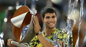 Alcaraz je mix Nadala s Federerem. Mladík (20) míří vyhrát Roland Garros