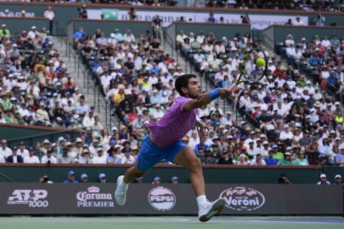 Čaroděj z Indian Wells. Alcaraz deptal Medveděva a obhájil titul Čaroděj z Indian Wells. Alcaraz deptal Medveděva a obhájil titul