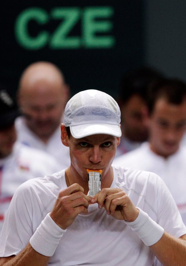 Tomáš Berdych v utkání s Laaksonenem, ve kterém srovnal stav Davis Cupu se Švýcarskem na 1:1 Tomáš Berdych v utkání s Laaksonenem, ve kterém srovnal stav Davis Cupu se Švýcarskem na 1:1