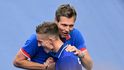 Tomáš Berdych gratuluje Jiřímu Lehečkovi