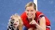 Nezapomenutelná fotografie s US Open v podání Kim Clijstersové a její dcerk