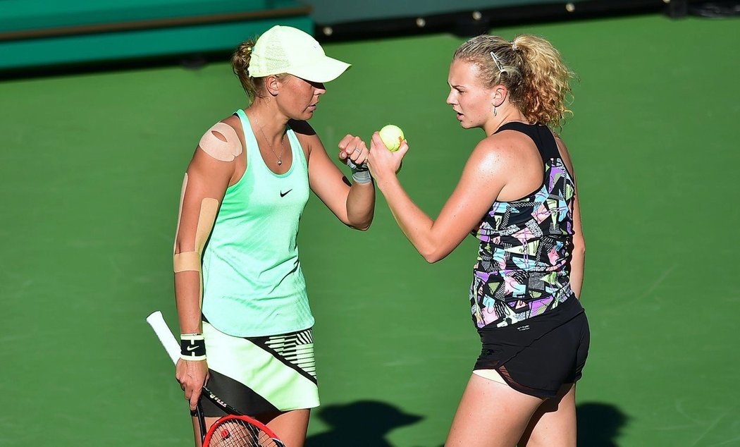 Lucie Hradecká s Kateřinou Siniakovou na turnaji v Indian Wells