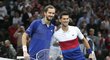 Daniil Medveděv a Novak Djokovič na pařížském Masters v roce 2021