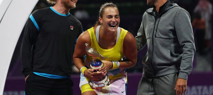 Velká radost Sabalenkové po zisku celkově šesté trofeje na okruhu WTA