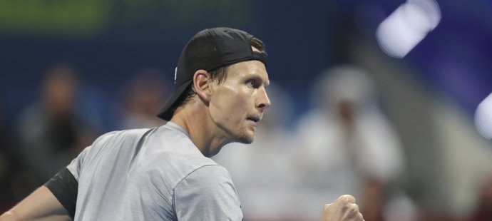 Tomáš Berdych zaťatou pěstí ve finále turnaje v Dauhá