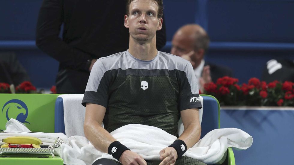 Tomáš Berdych oddychuje během finále v Dauhá proti Roberto Bautistovi