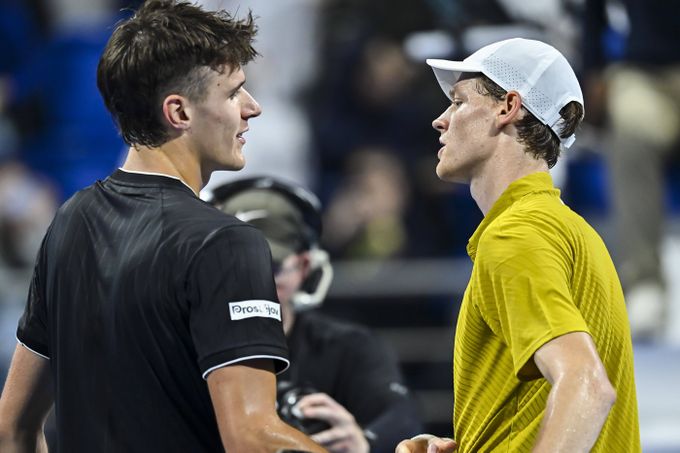 Jakub byl skvělý! Otřesený Sinner v Dauhá smekl před Menšíkem a jeho palebnou silou Jakub byl skvělý! Otřesený Sinner v Dauhá smekl před Menšíkem a jeho palebnou silou