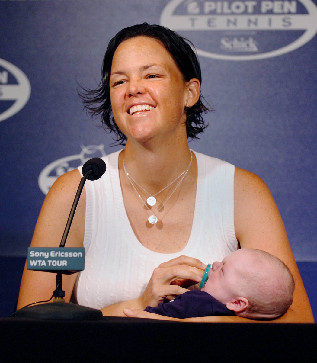 Štastná Lindsay Davenportová během tiskové konference v roce 2007