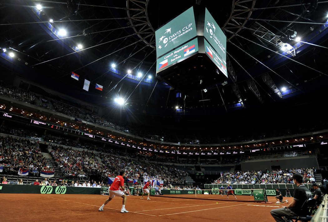 České tenisty hnala fanoušky zaplněná O2 Arena