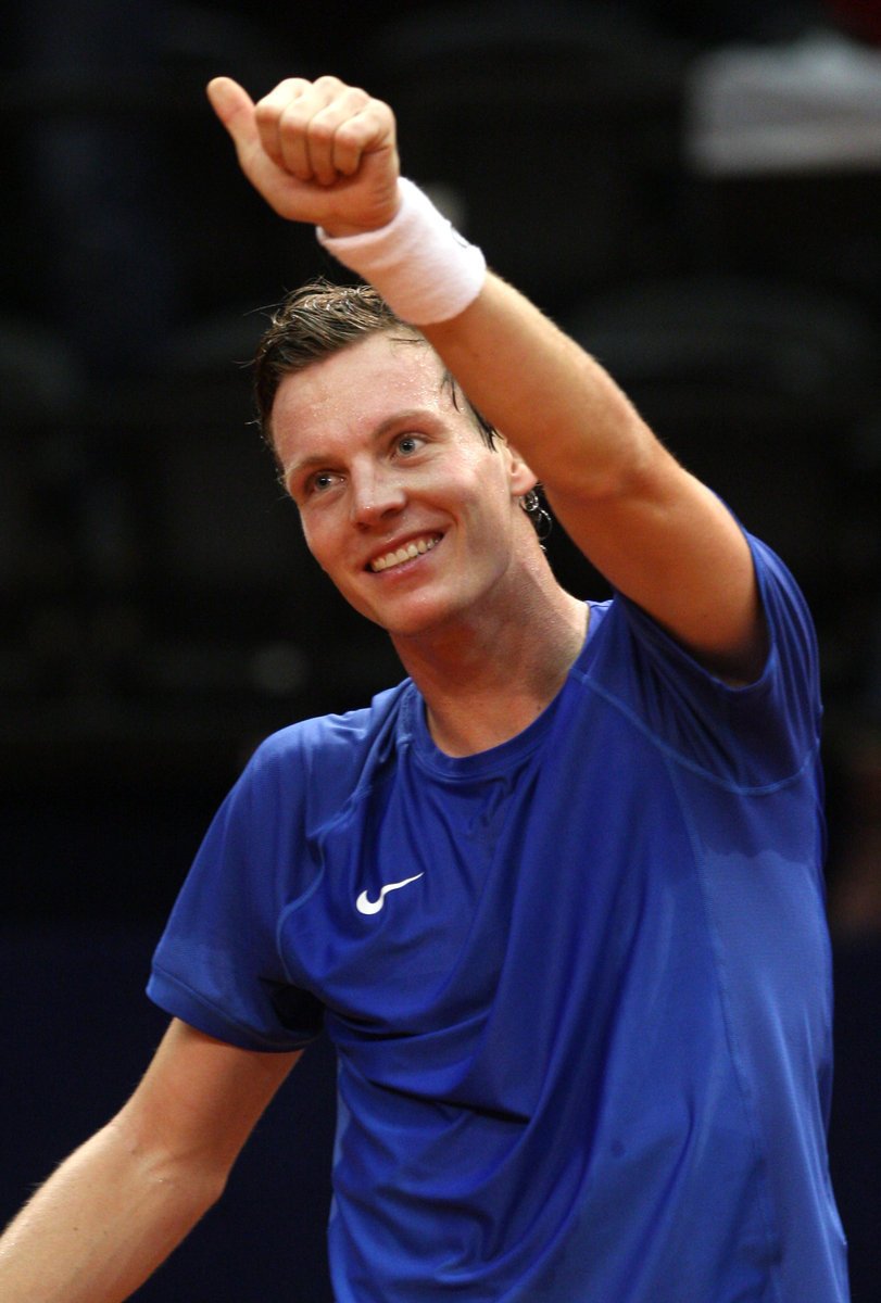 Tomáš Berdych se raduje po vítězství nad Olivierem Rochusem 