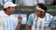 To musíš takhle... Kapitán argentinského výběru pro Davis Cup Martin Jaite vysvětluje taktiku svému svěřenci Mónakovi